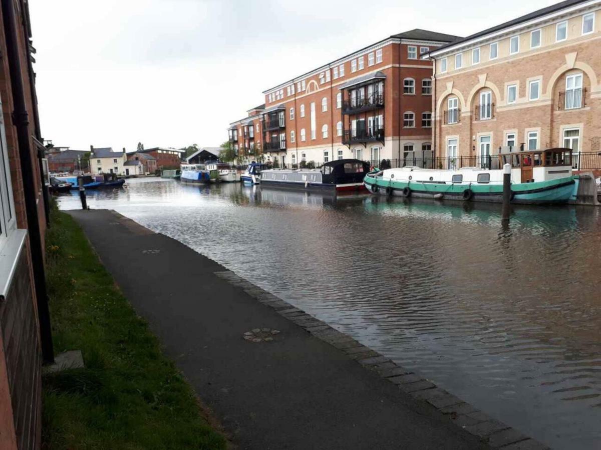 Canal Side Устър Екстериор снимка